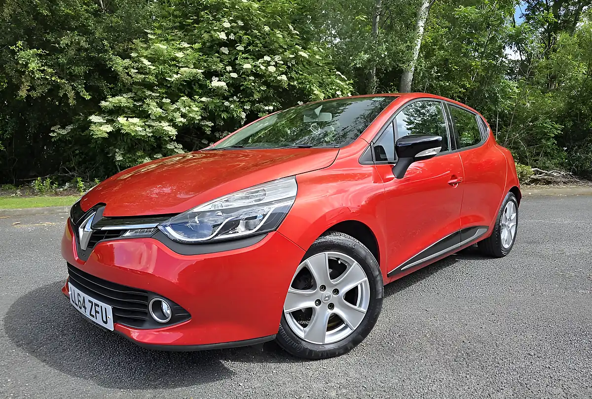 Used 2014 Renault Clio Dynamique Medianav Red - Front View