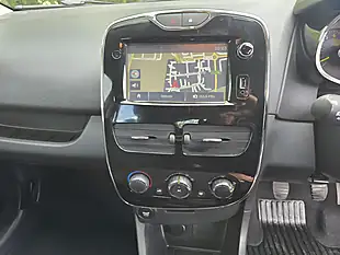 Used 2014 Renault Clio Dynamique Medianav Red - Interior and Exterior details 10