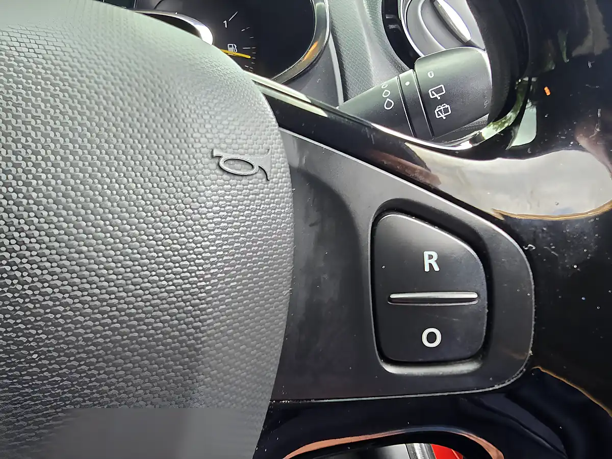 Used 2014 Renault Clio Dynamique Medianav Red - Interior and Exterior details 14