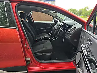 Used 2014 Renault Clio Dynamique Medianav Red - Interior and Exterior details 17