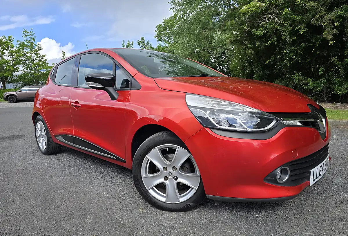 Used 2014 Renault Clio Dynamique Medianav Red - Interior and Exterior details 2