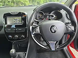 Used 2014 Renault Clio Dynamique Medianav Red - Interior and Exterior details 3
