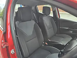 Used 2014 Renault Clio Dynamique Medianav Red - Interior and Exterior details 4