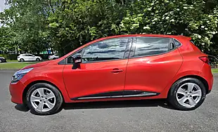 Used 2014 Renault Clio Dynamique Medianav Red - Interior and Exterior details 5