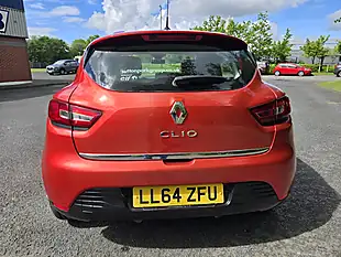 Used 2014 Renault Clio Dynamique Medianav Red - Interior and Exterior details 7