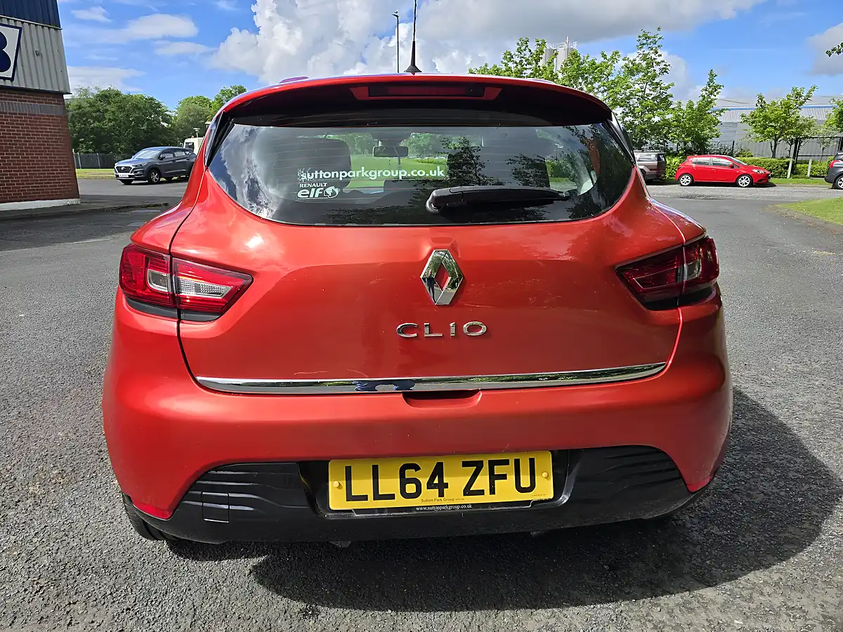 Used 2014 Renault Clio Dynamique Medianav Red - Interior and Exterior details 7