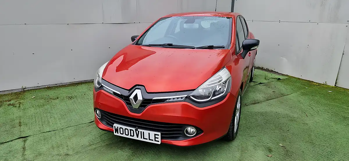 Used 2014 Renault Clio Dynamique Medianav Red - Front View