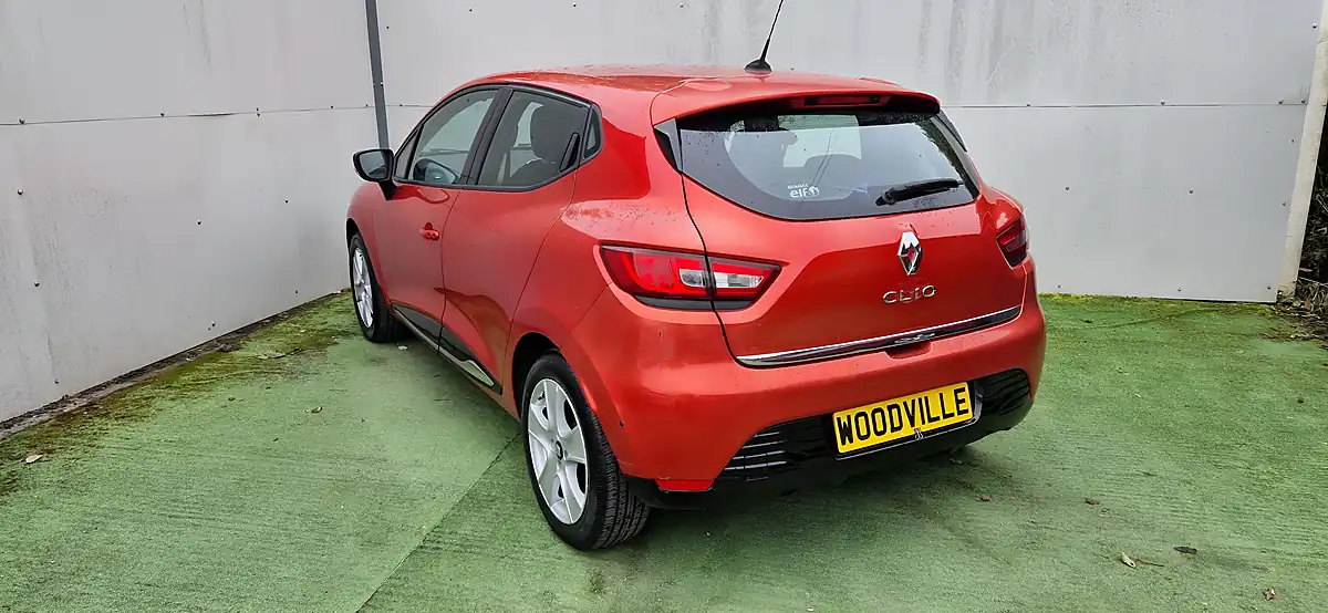Used 2014 Renault Clio Dynamique Medianav Red - Interior and Exterior details 10