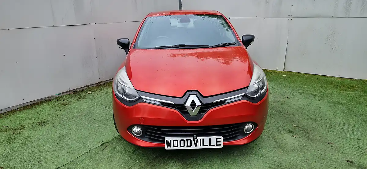 Used 2014 Renault Clio Dynamique Medianav Red - Interior and Exterior details 2