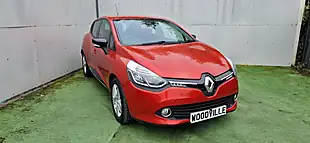 Used 2014 Renault Clio Dynamique Medianav Red - Interior and Exterior details 3