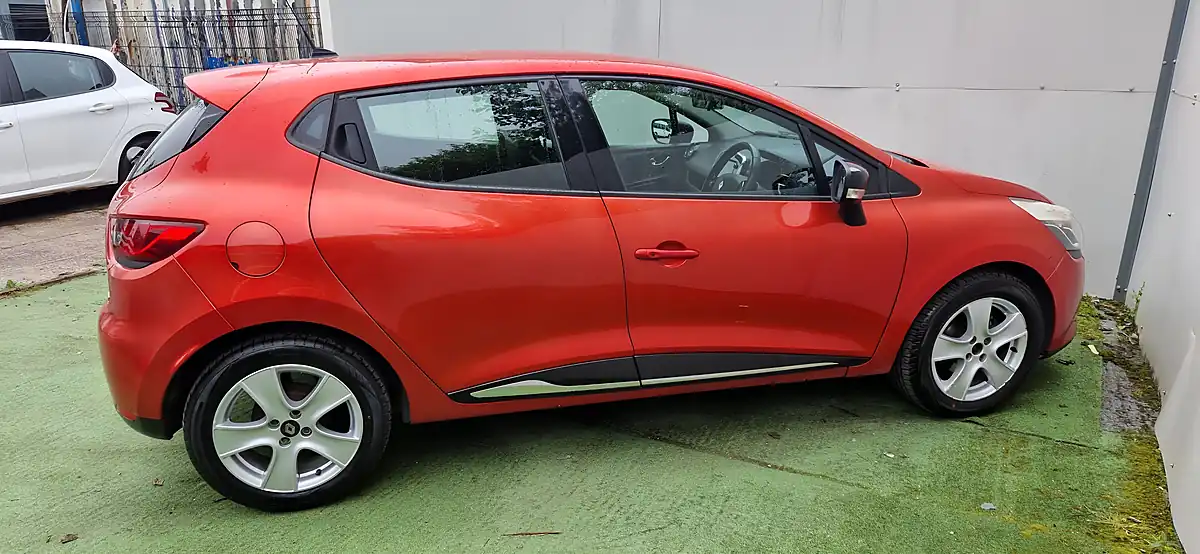 Used 2014 Renault Clio Dynamique Medianav Red - Interior and Exterior details 4