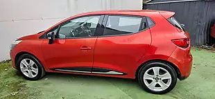 Used 2014 Renault Clio Dynamique Medianav Red - Interior and Exterior details 5