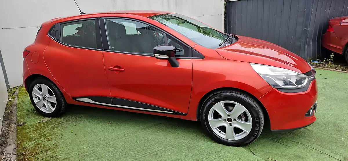 Used 2014 Renault Clio Dynamique Medianav Red - Interior and Exterior details 6