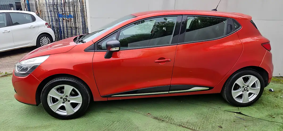 Used 2014 Renault Clio Dynamique Medianav Red - Interior and Exterior details 7