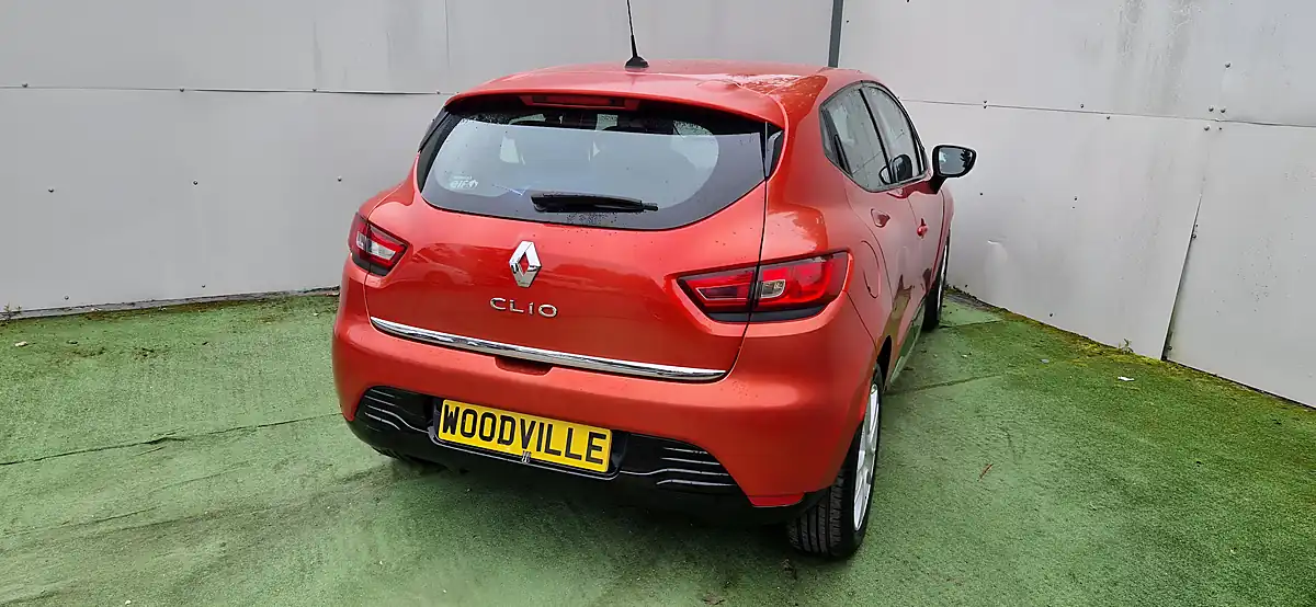 Used 2014 Renault Clio Dynamique Medianav Red - Interior and Exterior details 8