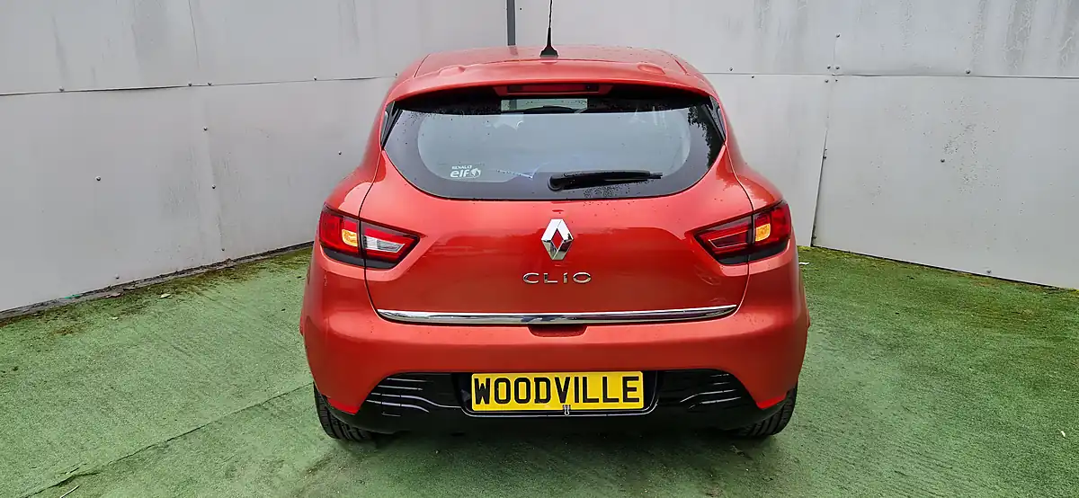 Used 2014 Renault Clio Dynamique Medianav Red - Interior and Exterior details 9