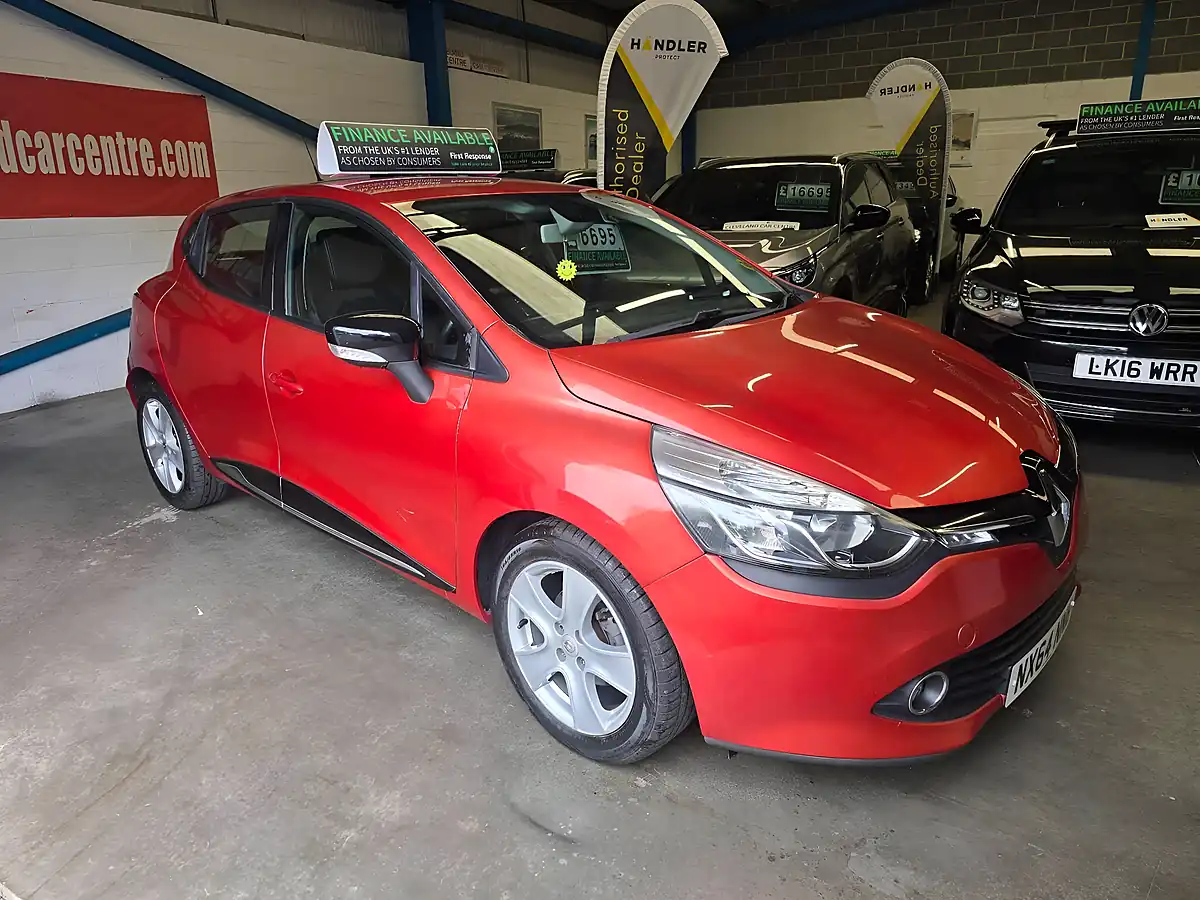 Used 2014 Renault Clio Dynamique Medianav Red - Interior and Exterior details 10