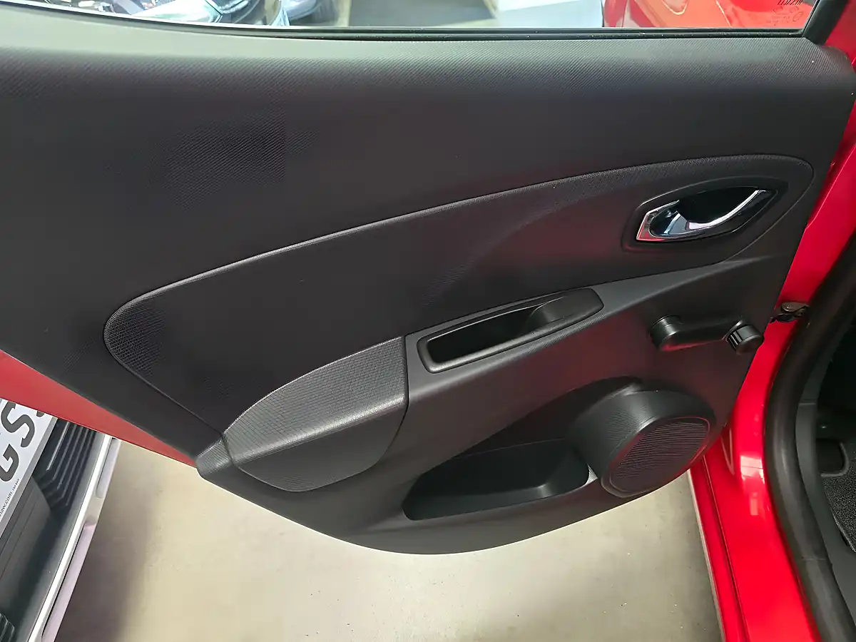 Used 2014 Renault Clio Dynamique Medianav Red - Interior and Exterior details 15