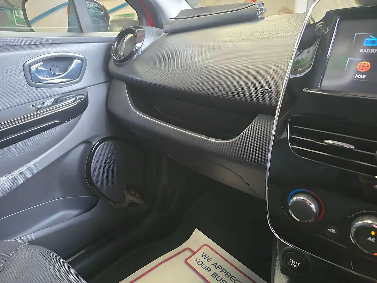 Used 2014 Renault Clio Dynamique Medianav Red - Interior and Exterior details 17