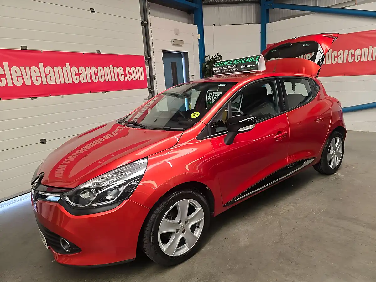 Used 2014 Renault Clio Dynamique Medianav Red - Interior and Exterior details 2