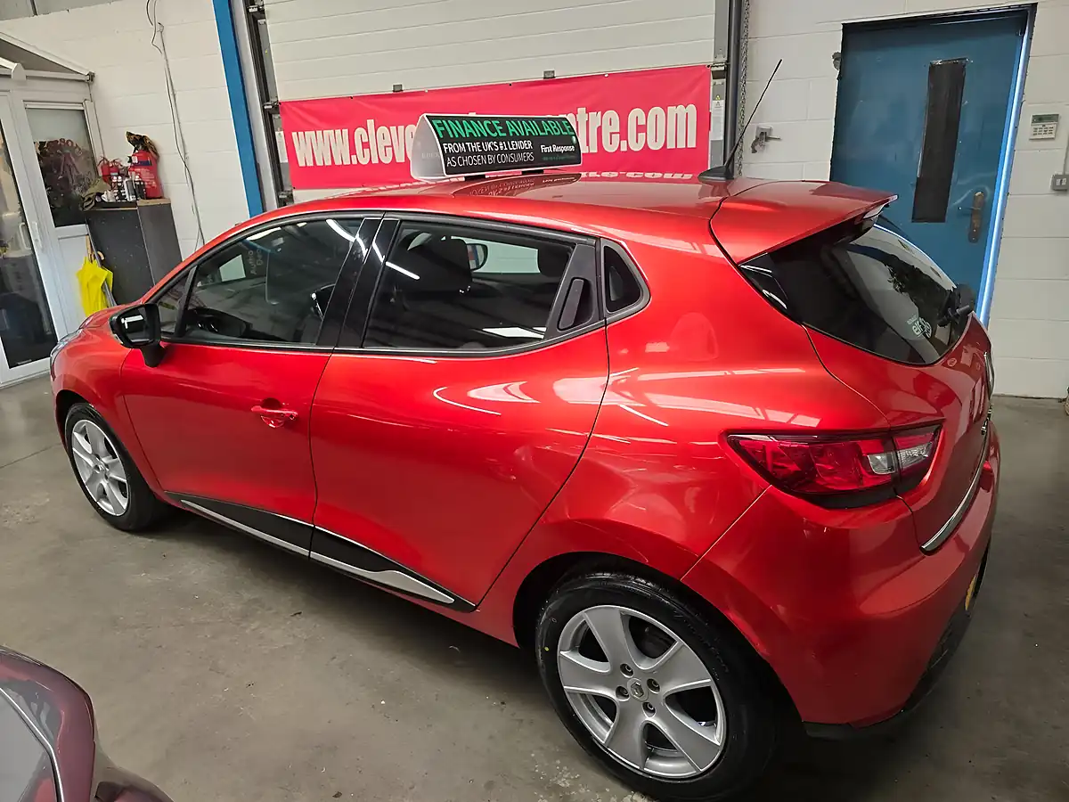 Used 2014 Renault Clio Dynamique Medianav Red - Interior and Exterior details 3