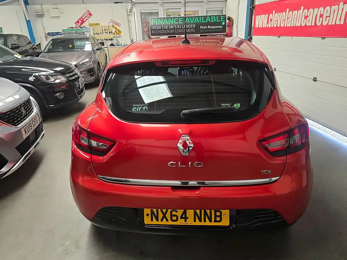 Used 2014 Renault Clio Dynamique Medianav Red - Interior and Exterior details 4