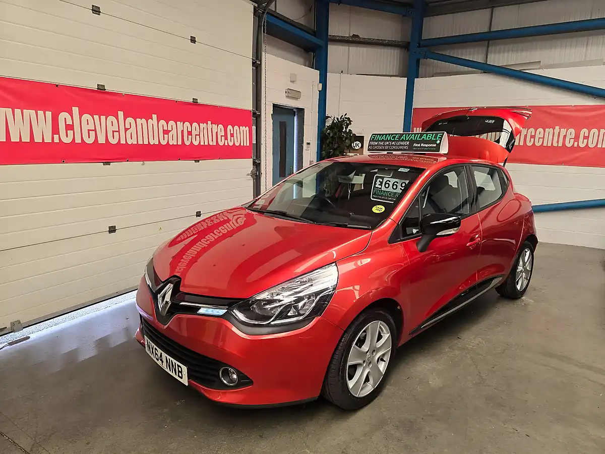 Used 2014 Renault Clio Dynamique Medianav Red - Interior and Exterior details 6