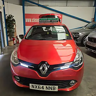Used 2014 Renault Clio Dynamique Medianav Red - Interior and Exterior details 8