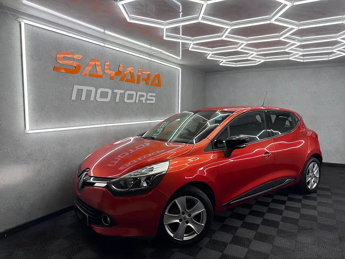 Used 2014 Renault Clio Dynamique Medianav Red - Front View