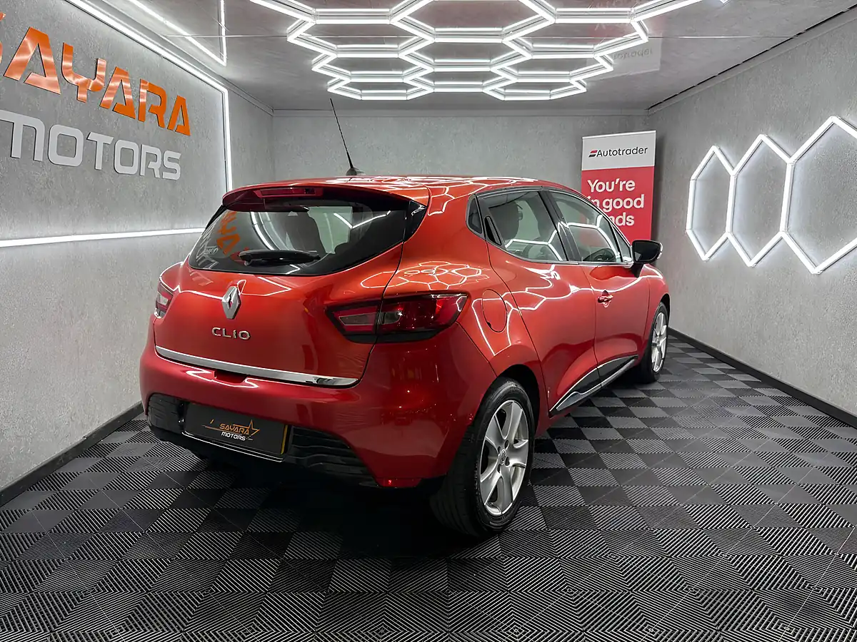 Used 2014 Renault Clio Dynamique Medianav Red - Interior and Exterior details 10