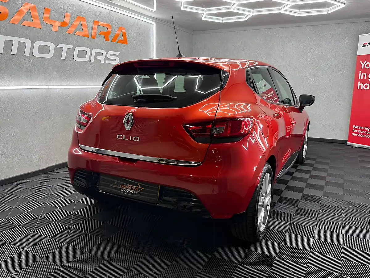 Used 2014 Renault Clio Dynamique Medianav Red - Interior and Exterior details 12