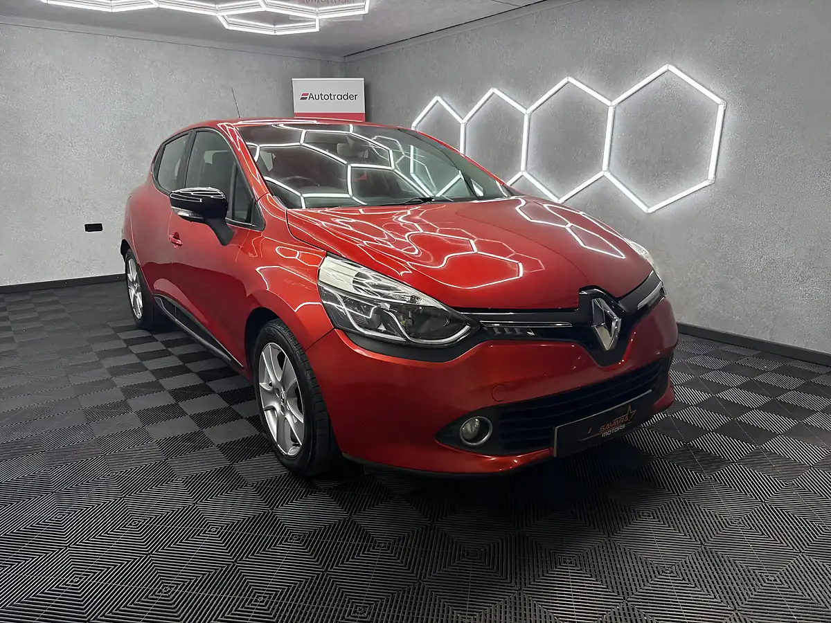 Used 2014 Renault Clio Dynamique Medianav Red - Interior and Exterior details 4
