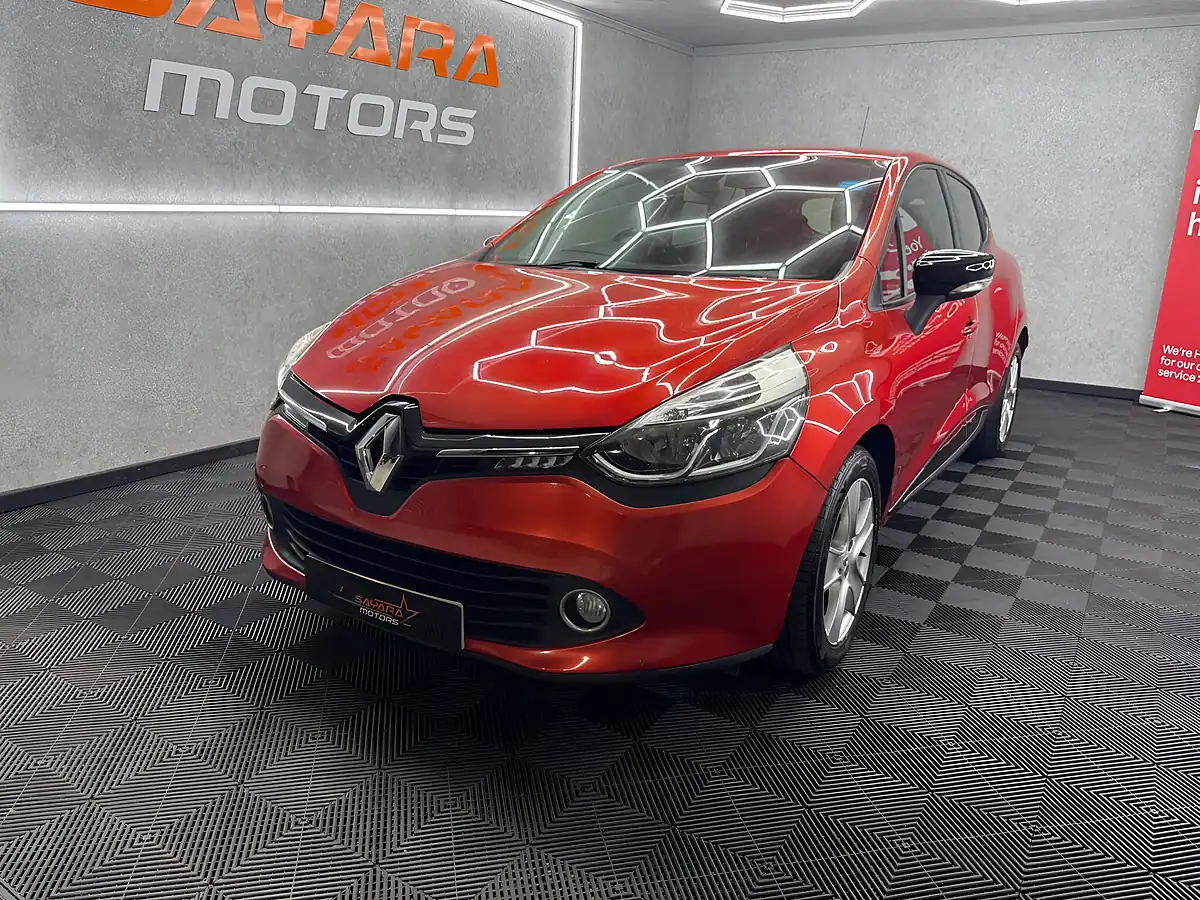 Used 2014 Renault Clio Dynamique Medianav Red - Interior and Exterior details 6