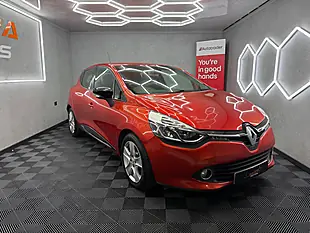Used 2014 Renault Clio Dynamique Medianav Red - Interior and Exterior details 7