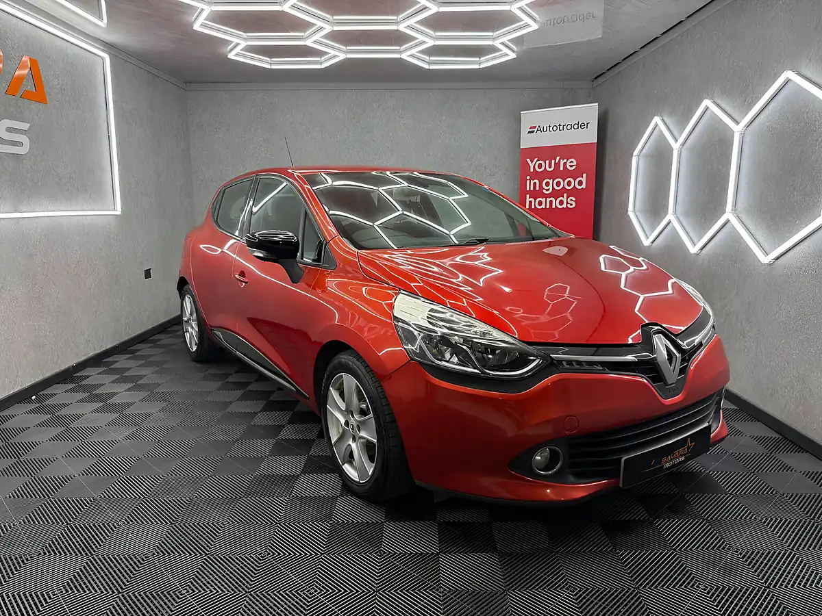 Used 2014 Renault Clio Dynamique Medianav Red - Interior and Exterior details 7
