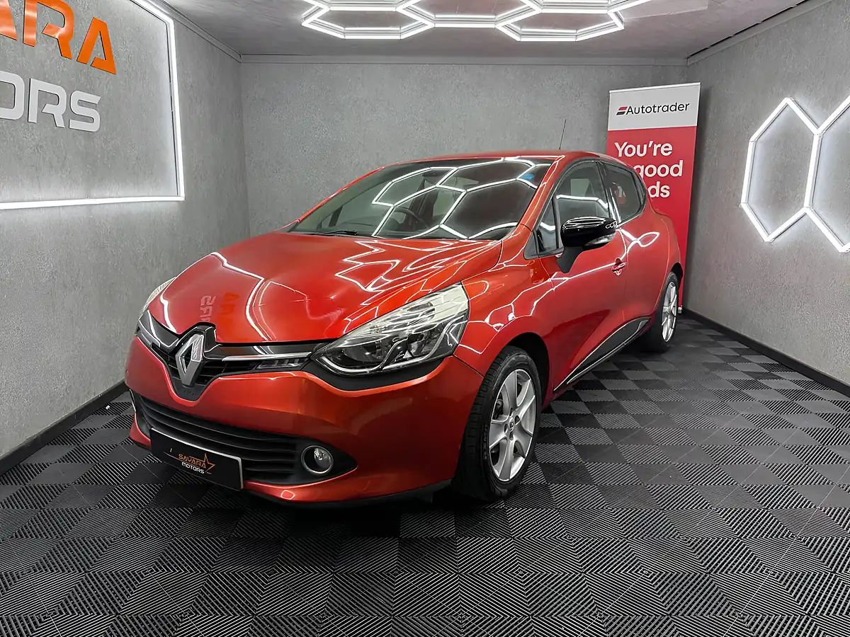 Used 2014 Renault Clio Dynamique Medianav Red - Interior and Exterior details 8