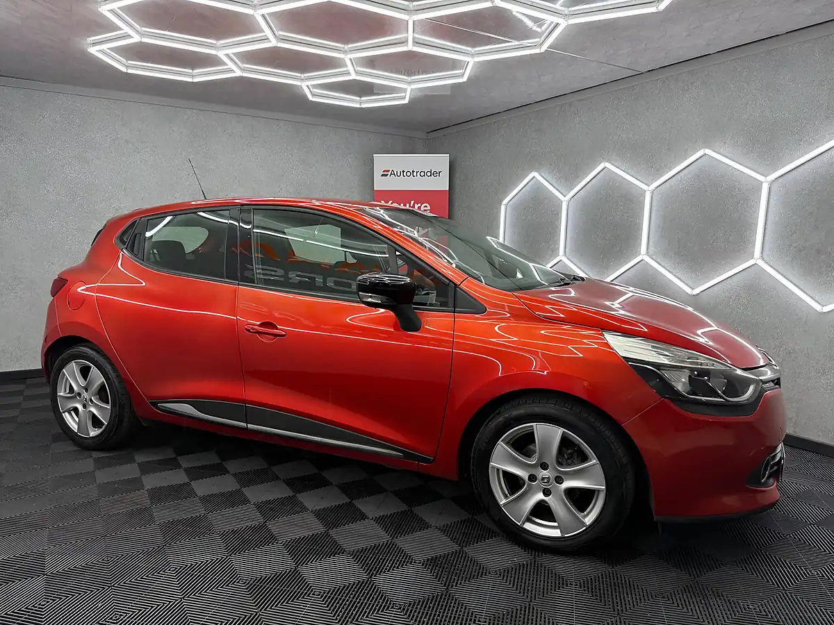Used 2014 Renault Clio Dynamique Medianav Red - Interior and Exterior details 9