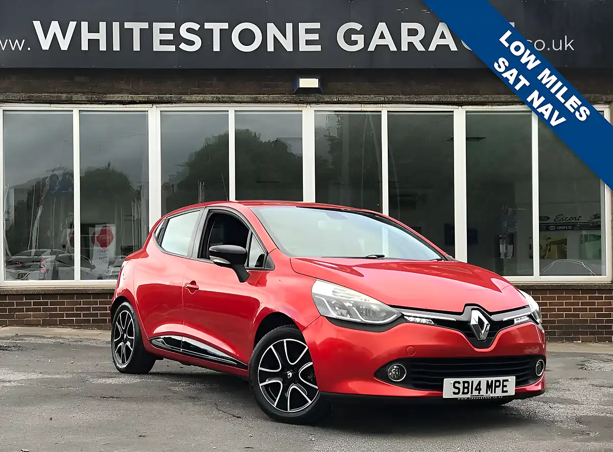 Used 2014 Renault Clio Dynamique Medianav Red - Front View