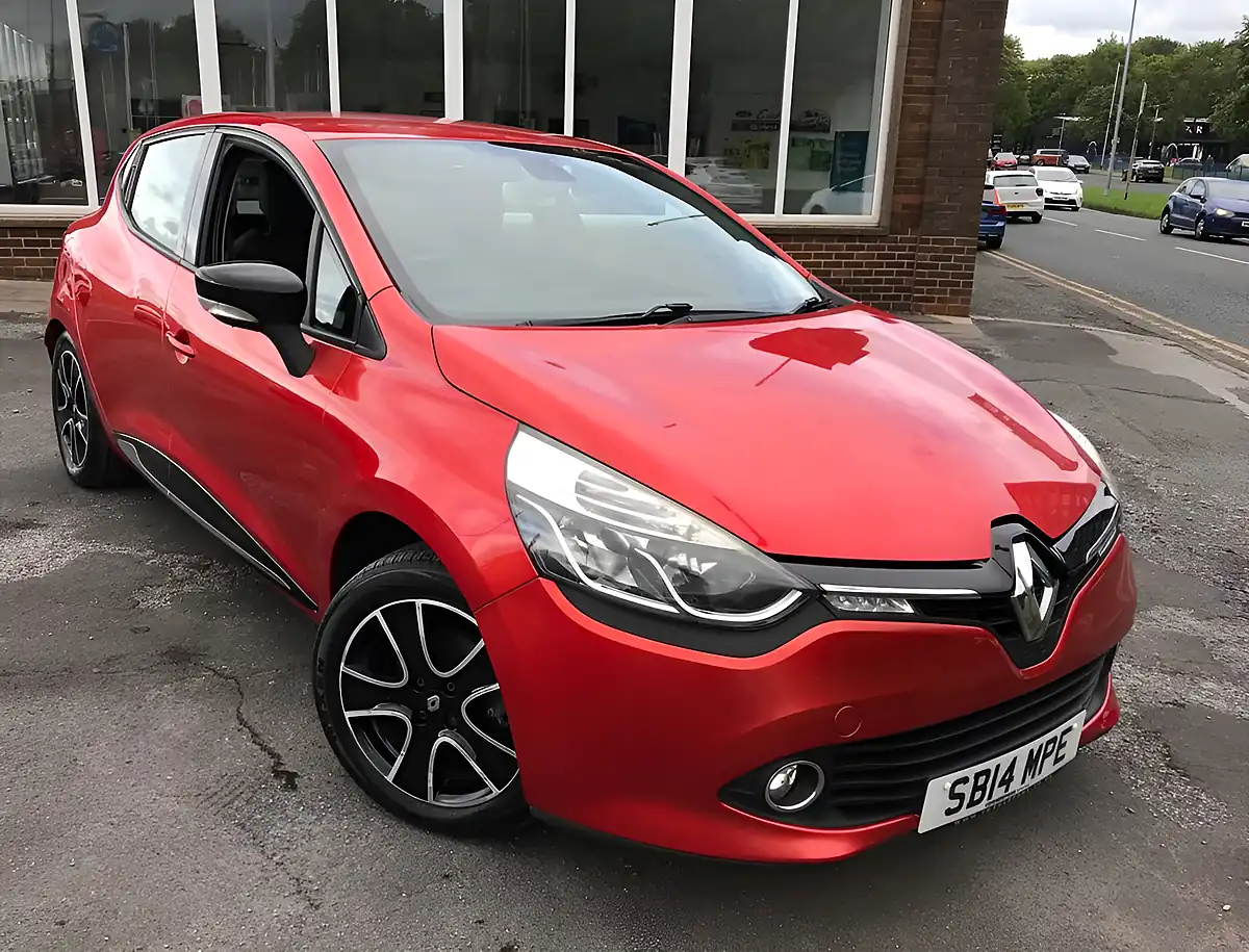 Used 2014 Renault Clio Dynamique Medianav Red - Interior and Exterior details 14