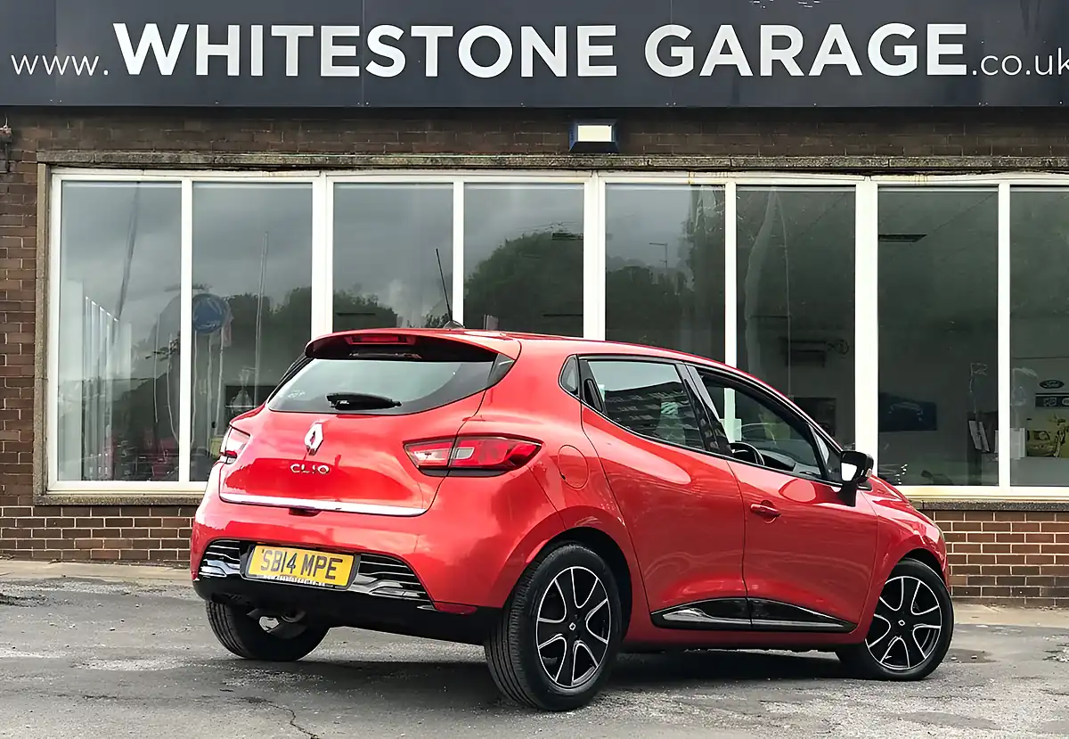 Used 2014 Renault Clio Dynamique Medianav Red - Interior and Exterior details 7