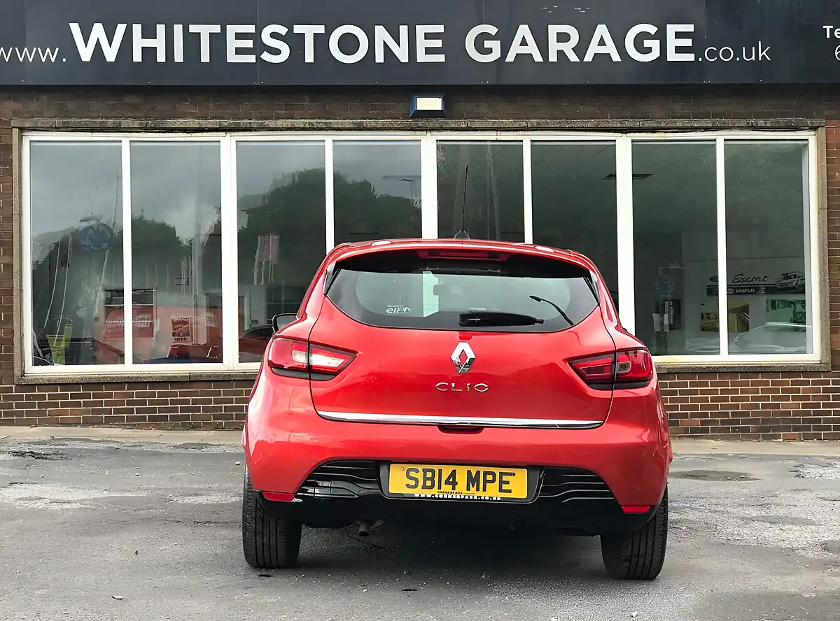 Used 2014 Renault Clio Dynamique Medianav Red - Interior and Exterior details 8