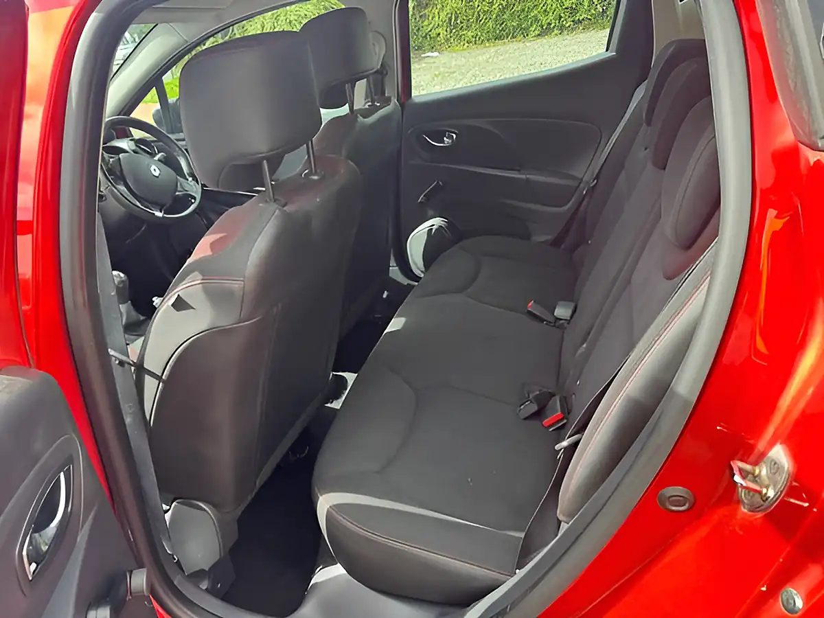 Used 2014 Renault Clio Dynamique Medianav Red - Interior and Exterior details 11