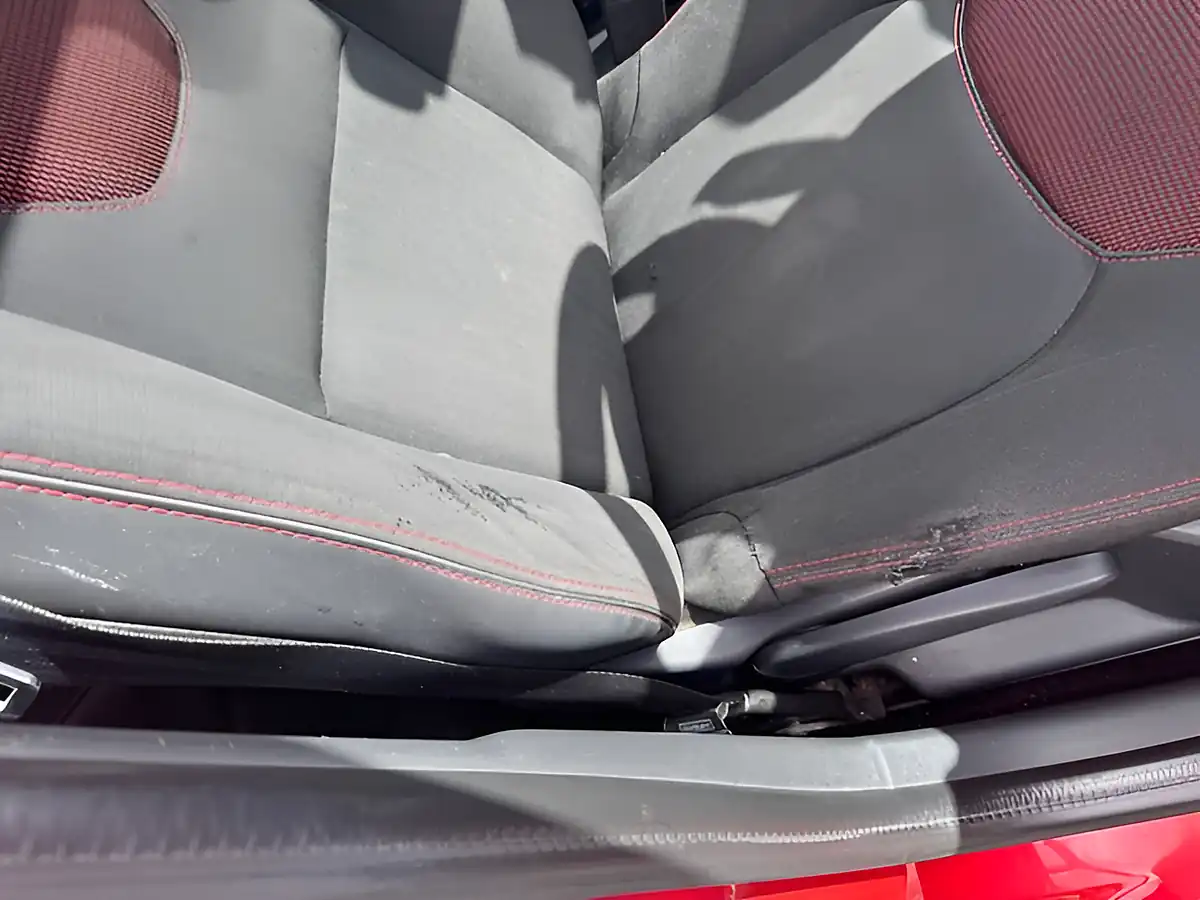 Used 2014 Renault Clio Dynamique Medianav Red - Interior and Exterior details 14