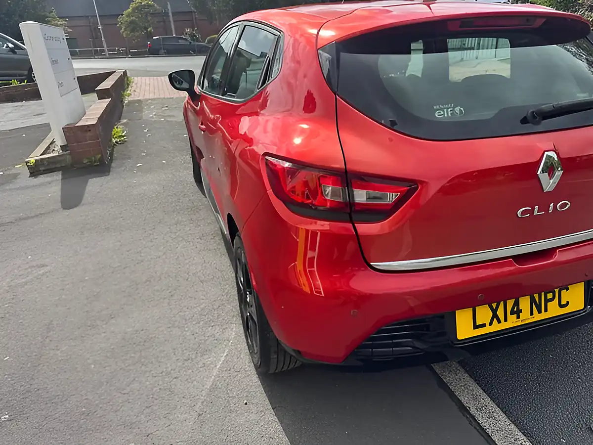 Used 2014 Renault Clio Dynamique Medianav Red - Interior and Exterior details 5