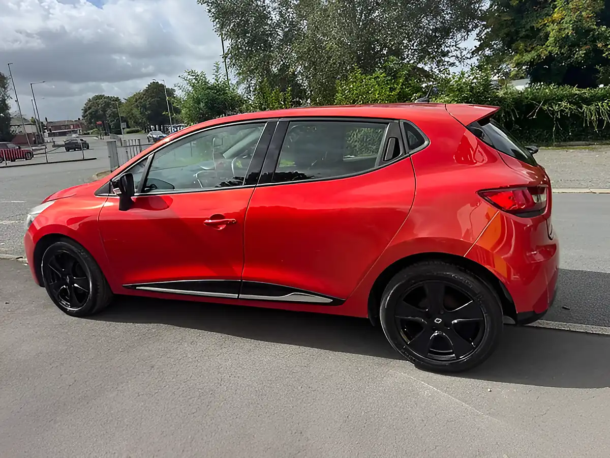 Used 2014 Renault Clio Dynamique Medianav Red - Interior and Exterior details 6