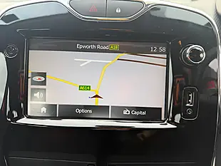 Used 2014 Renault Clio Dynamique Medianav Red - Interior and Exterior details 12
