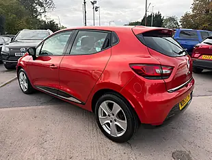Used 2014 Renault Clio Dynamique Medianav Red - Interior and Exterior details 3