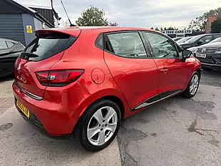 Used 2014 Renault Clio Dynamique Medianav Red - Interior and Exterior details 4