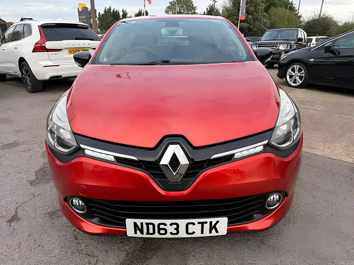 Used 2014 Renault Clio Dynamique Medianav Red - Interior and Exterior details 5