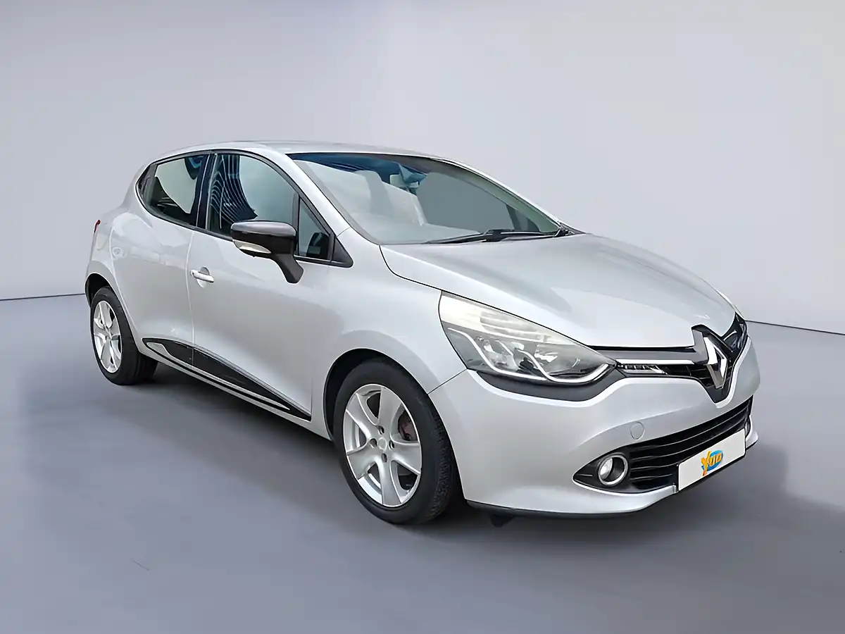 Used 2014 Renault Clio Dynamique Medianav Silver - Front View